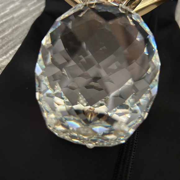 Large 4.5” Swarovski pineapple, flash and fire of crystal, smooth gold top - Picture 4 of 8